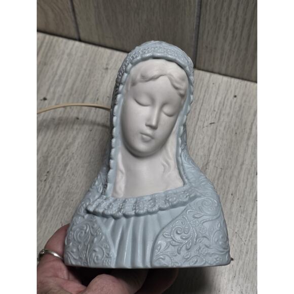 Vtg Blue & White Floral Embossed Virgin Mary Night Light Religious Japan Bible - Picture 9 of 12